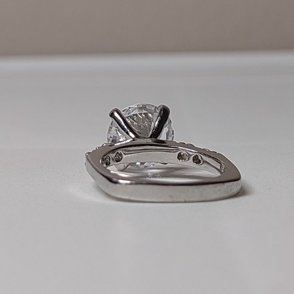 Size 5.75 Ring With Large Clear Stone - Picture 5 of 13